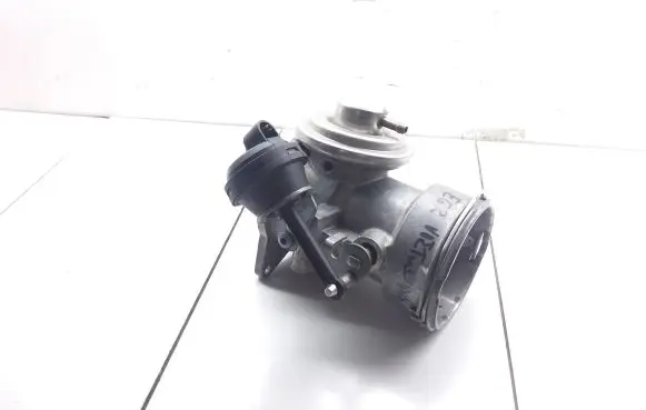 Volkswagen Touareg I EGR valve 070128073 070128070F