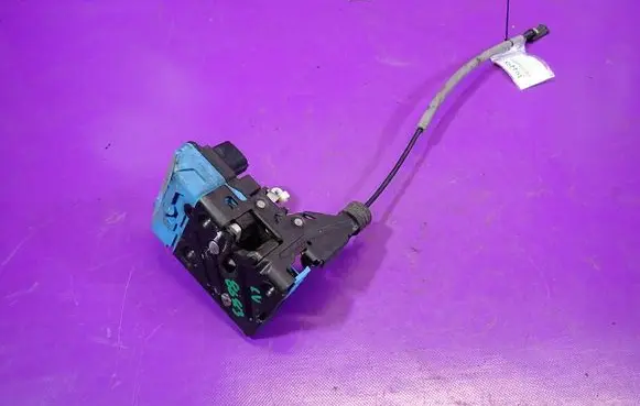Volvo S60 Front door lock 