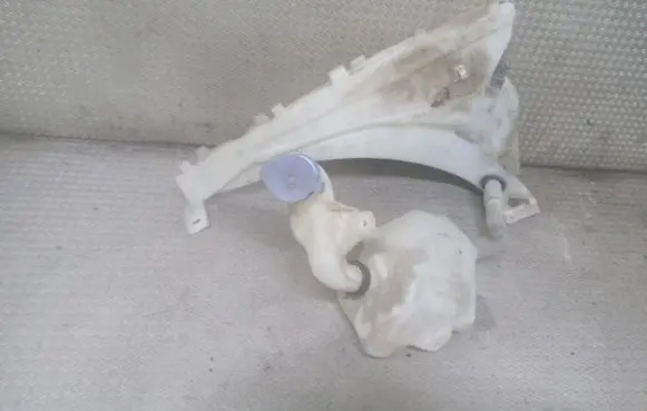 Volvo C30 Windshield washer fluid reservoir/tank 4N5113K163AE