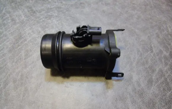 BMW 5 F10 F11 Mass air flow meter 4744639