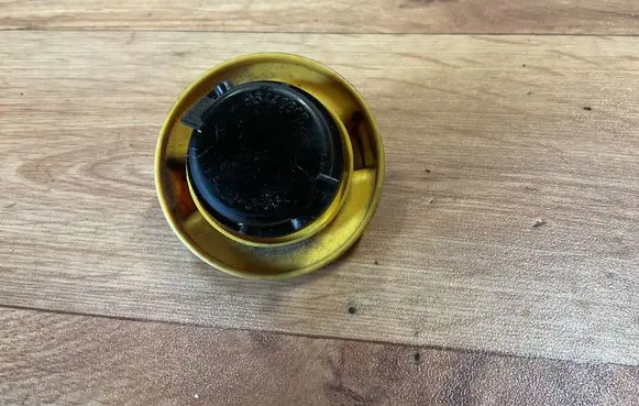 Chevrolet Nubira Oil filler cap 
