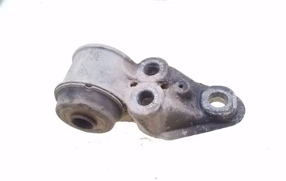 Volkswagen PASSAT B5 Rear wheel bearing hub 4B0501522E 8E0501522H
