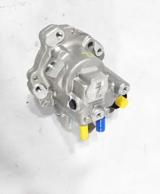 Volkswagen Golf VII Fuel injection high pressure pump 04B130755K