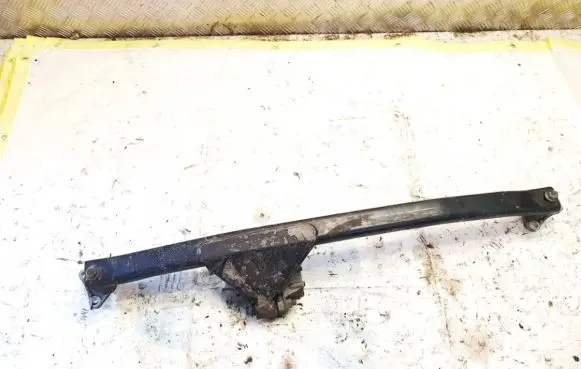 Volvo S60 Engine mount bracket