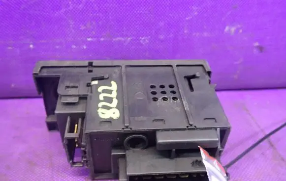 Volkswagen Golf III Light switch 1H6941531P