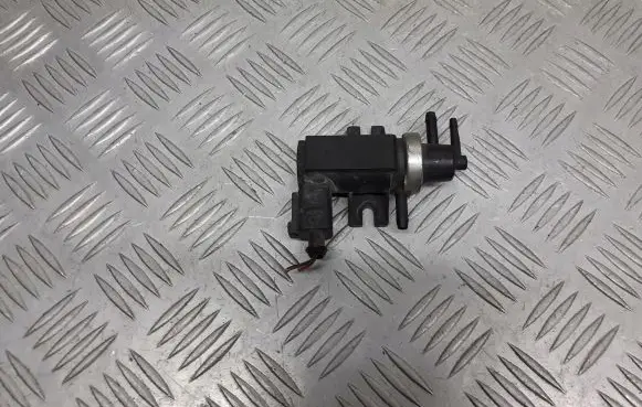 Volkswagen Golf IV Valve vacuum 1J0906627