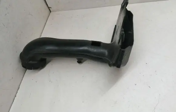 Mazda CX-7 Air intake duct part R2AX13201 K3804