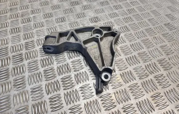 Opel Astra H Engine mounting bracket 13125625
