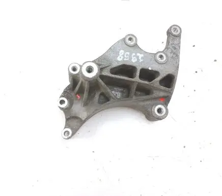 Mitsubishi Outlander Power steering pump mounting bracket 4450A188