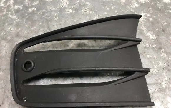Volkswagen Golf VIII Front bumper lower grill 5H0853665P-BILI 5H0853665P