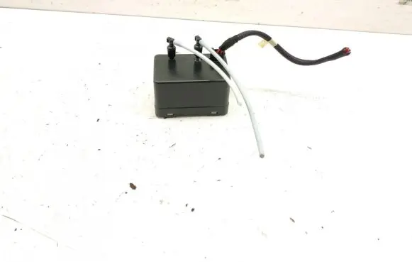 Mercedes-Benz R W251 Central locking vacuum pump 0008002548 A0008002548
