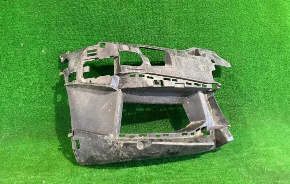 BMW 5 G30 G31 Front bumper mounting bracket