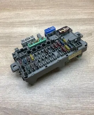 Honda Civic Fuse module SR3G32
