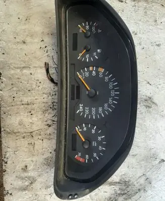 Mercedes-Benz E W210 Speedometer (instrument cluster) 88311265
