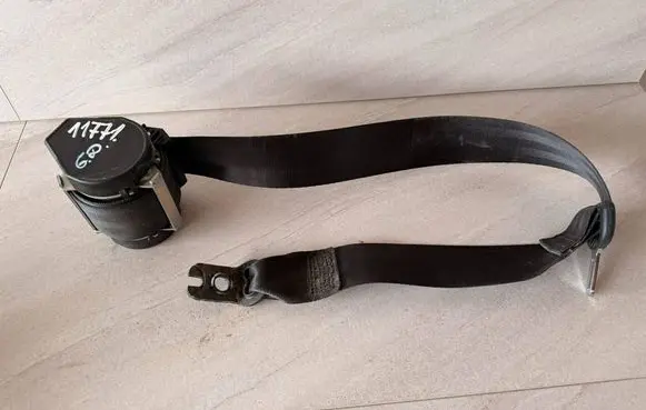 Volkswagen Golf VII Rear seatbelt 621102200 5G0857805RAA