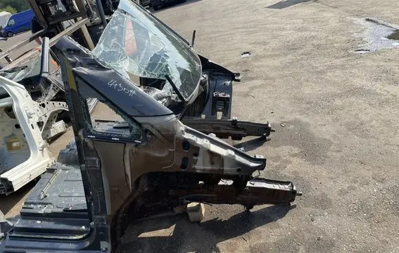 Mercedes-Benz EQV 447 Front quarter panel