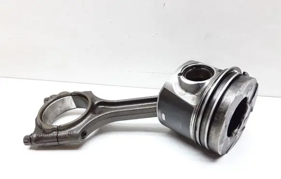 Volvo XC60 Piston with connecting rod