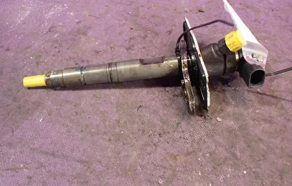 Audi A8 S8 D3 4E Fuel injector 057130277M