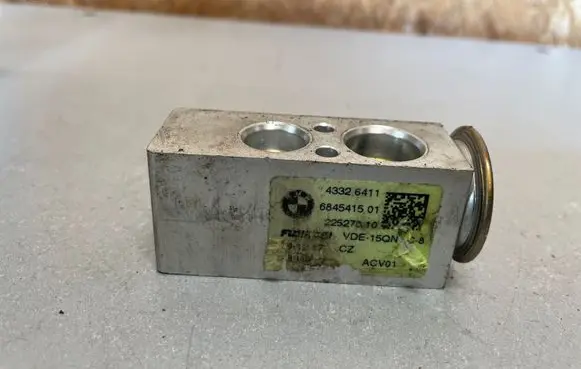BMW 1 F40 Air conditioning (A/C) expansion valve 6845415