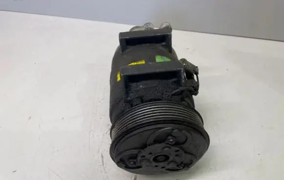 Volvo V70 Air conditioning (A/C) compressor (pump) 8684287
