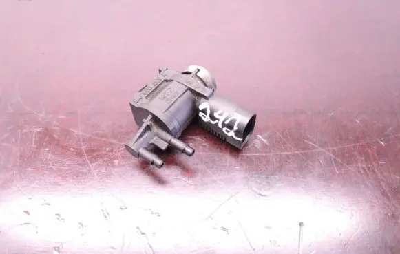 Volkswagen Caddy Turbo solenoid valve 1K0906283A D242