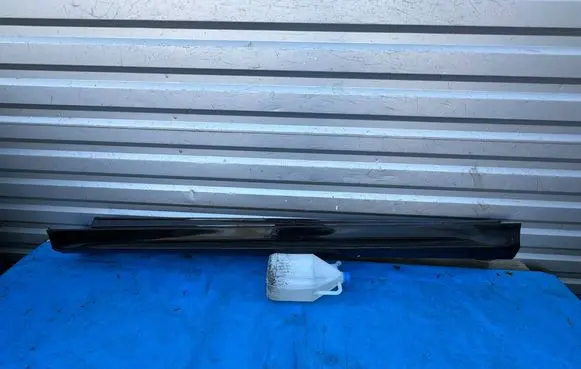 Mercedes-Benz GLE W167 Foot area side trim A1676986101 15353105 A1676986301