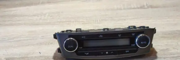 Toyota Avensis T270 Climate control unit 5590005470