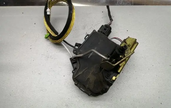 Audi A6 S6 C5 4B Rear door lock 4B1839016B