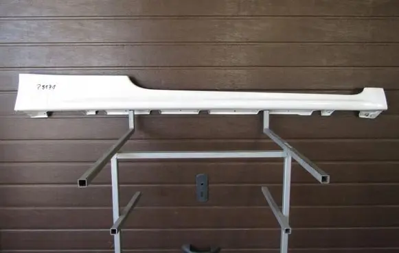 Front sill (body part)
