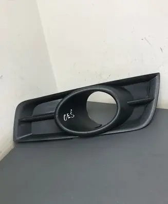 Chevrolet Cruze Front fog light trim/grill