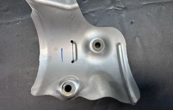 Toyota Hilux VIII Heat shield in engine bay 477756567576