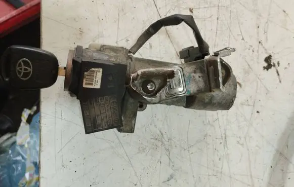 Toyota Avensis T250 Ignition lock 8978305010