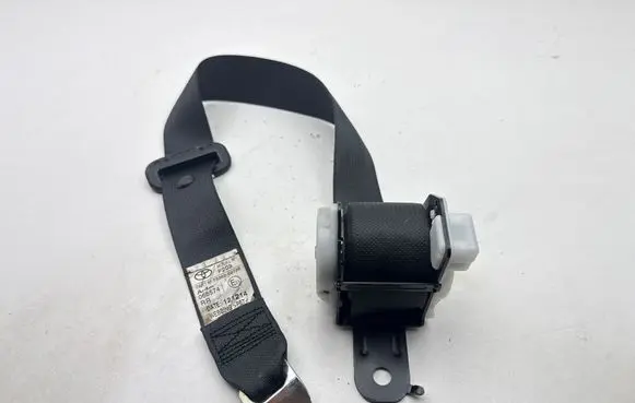 Toyota Auris E180 Rear seatbelt 066574 DATE12