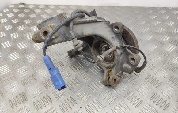 Peugeot 208 Front wheel hub