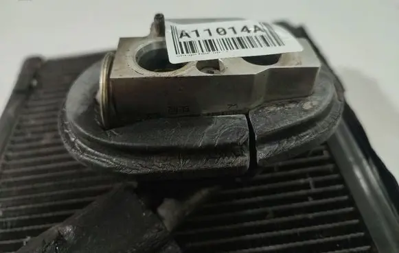Volkswagen PASSAT B6 Air conditioning (A/C) expansion valve 1K082079