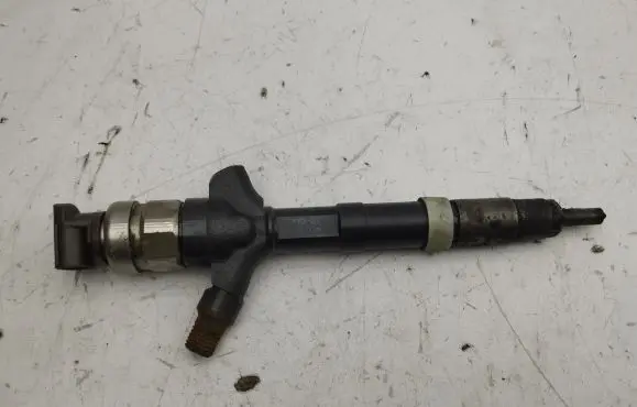 Toyota Corolla Verso AR10 Fuel injector 236700G040 03M01824