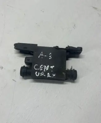 Audi A3 S3 8L Door control unit/module 4A0959981A D104A
