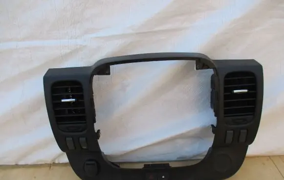 Renault Trafic III (X82) Radio/GPS head unit trim 