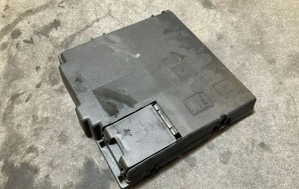 Land Rover Evoque II Fuse box cover K8D214A076CA 35063015