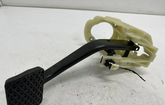 BMW 4 F32 F33 Brake pedal 6860647