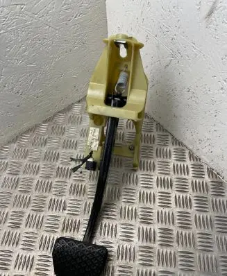 BMW 7 E65 E66 Brake pedal 6752517