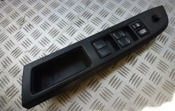 Subaru XV I Electric window control switch