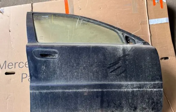 Volvo V70 Front door 09203051D
