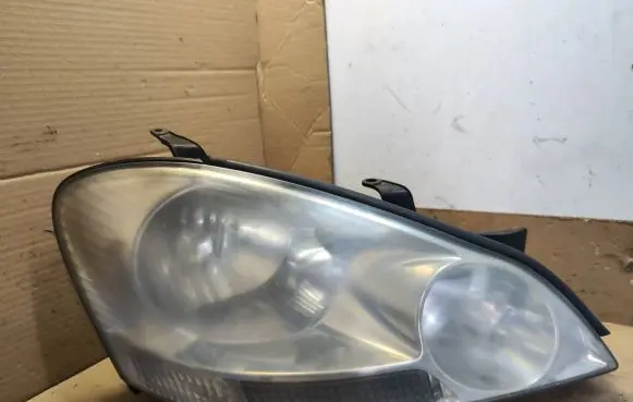 Toyota Avensis Verso Headlight/headlamp E13275