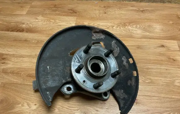 Opel Insignia A Front wheel hub 6146520015