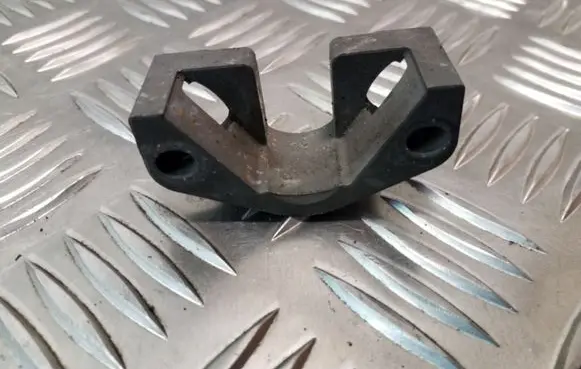 BMW 7 E65 E66 Fuel Injector clamp holder