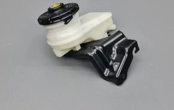 Brake fluid reservoir