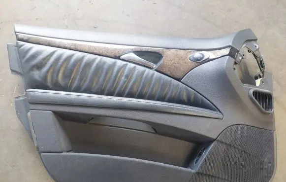 Mercedes-Benz E W211 Front door card panel trim A2117204351 211D633 00009C05