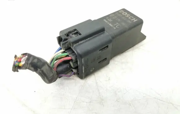 Honda CR-V Glow plug pre-heat relay 0281003055