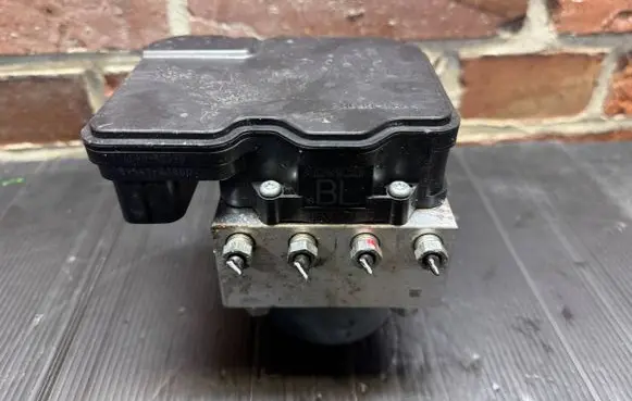 Toyota Hilux VIII ABS Pump 4454071M50 8954171000 11604080590